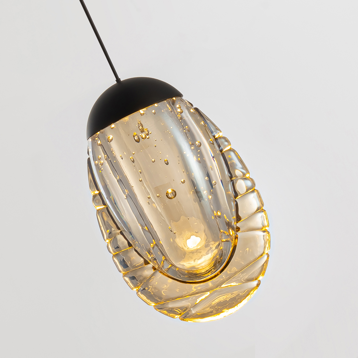 фото подвесной светильник delight collection md25090022-1a matt black/champagne | 220svet.ru