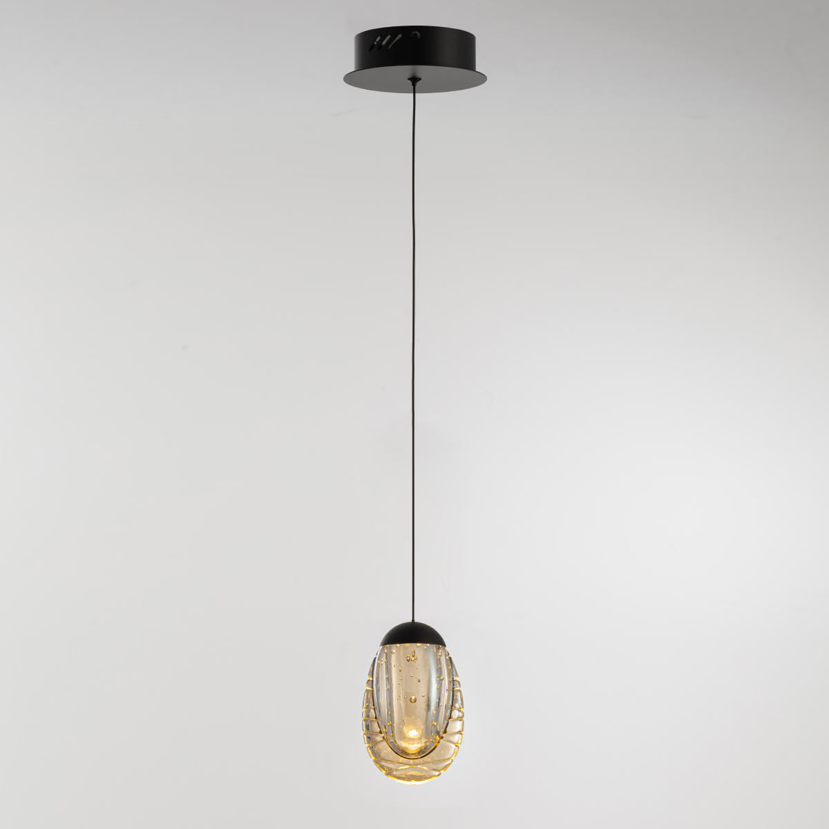 фото подвесной светильник delight collection md25090022-1a matt black/champagne | 220svet.ru