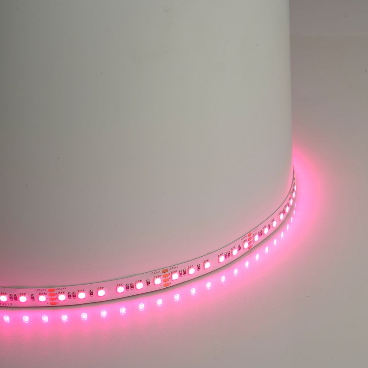 фото светодиодная лента feron ls501 11w/m 120led/m 3535smd rgb 5m 51823 | 220svet.ru