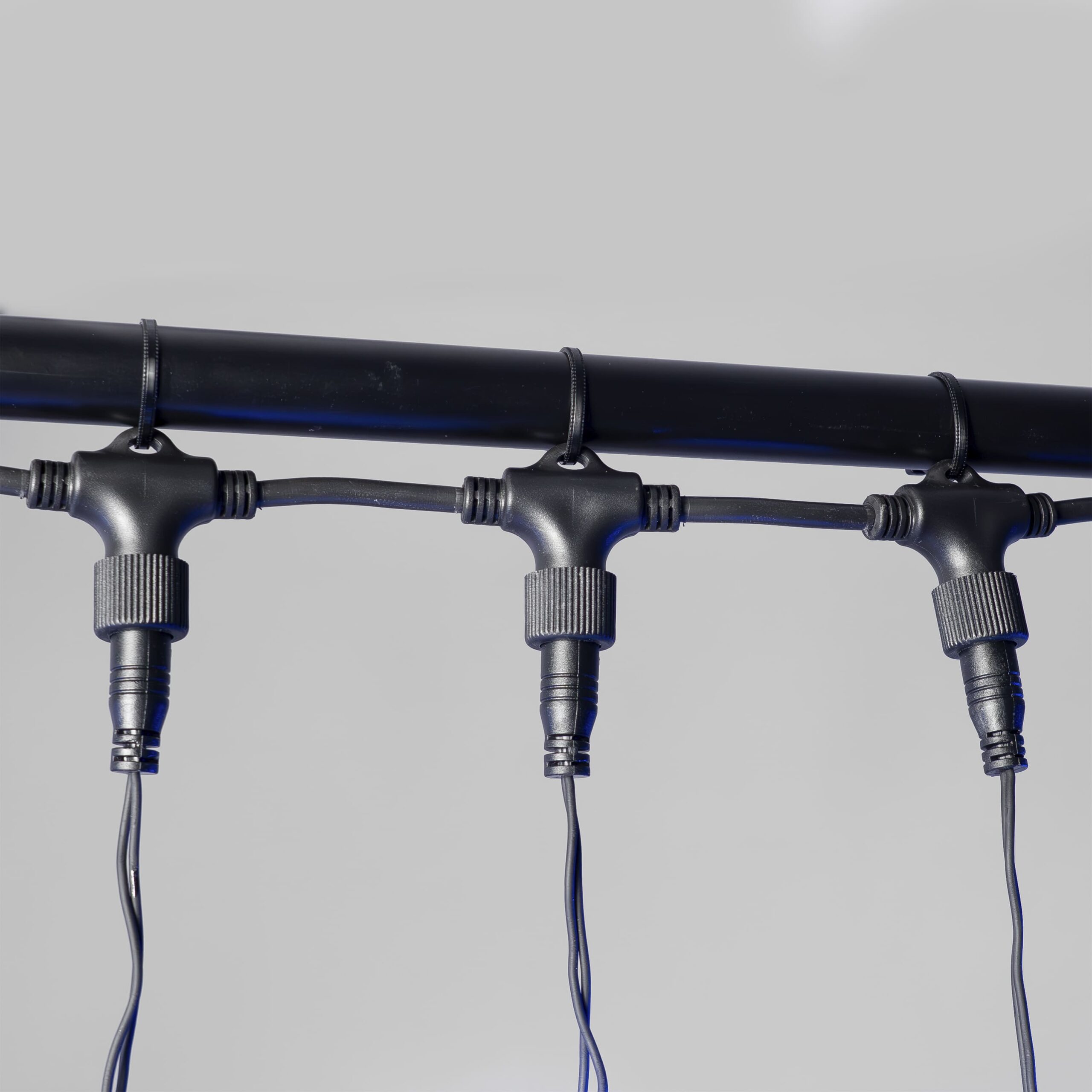 фото гирлянда занавес 2x2м синий 220в провод черный каучук ip65 ltc eco402-1-2b | 220svet.ru