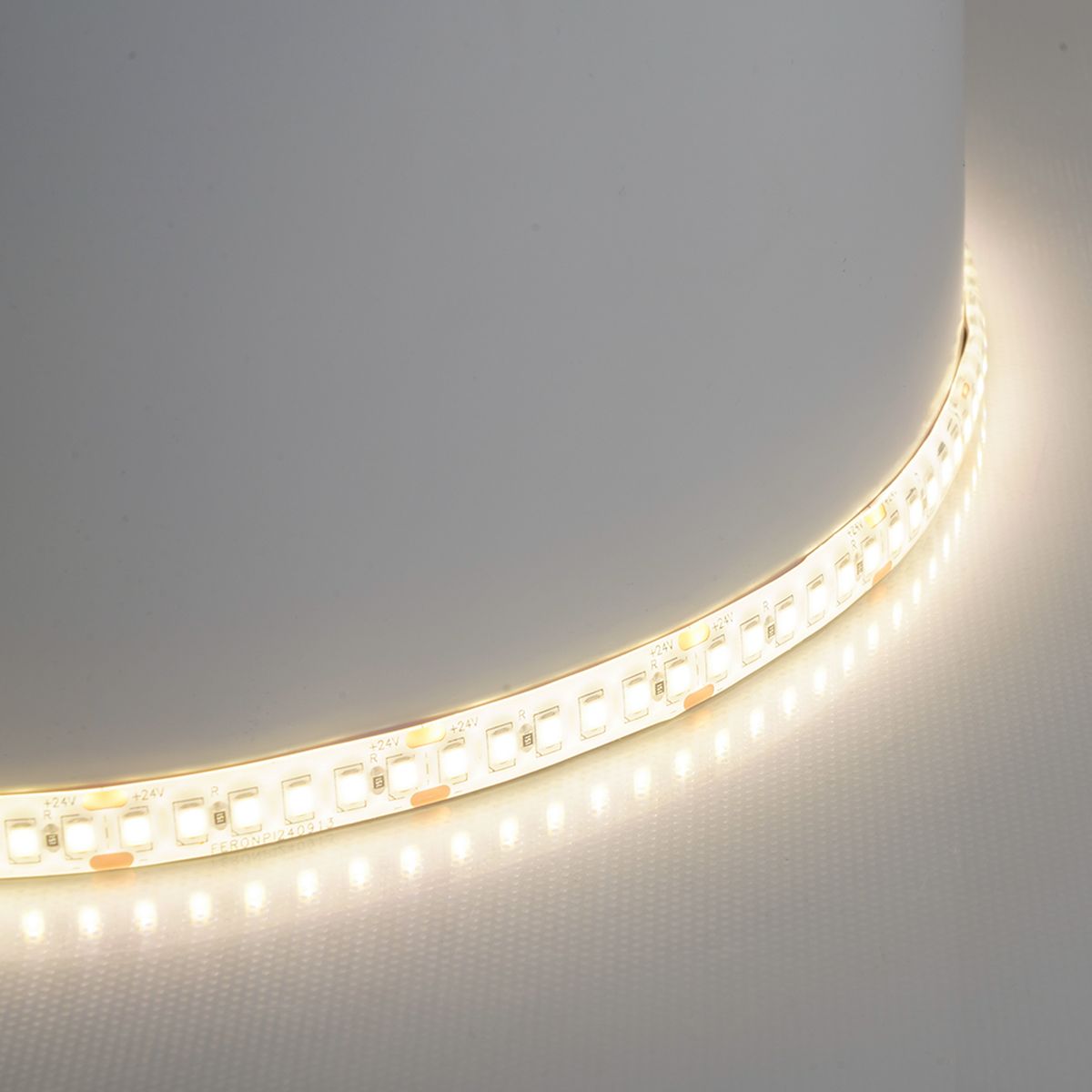 фото светодиодная лента feron ls512 16w/m 180led/m 2835smd 4000к 5m 51826 | 220svet.ru