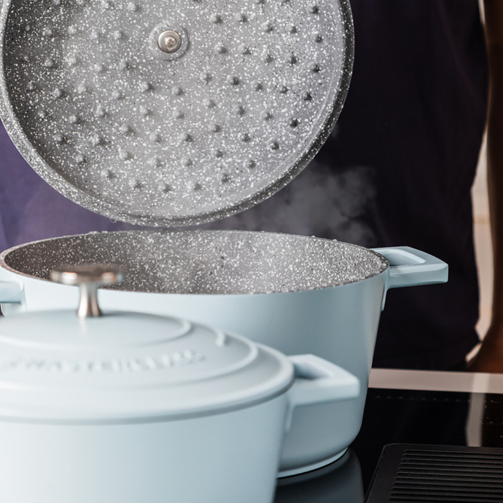 фото кастрюля из литого алюминия masterclass небесно-голубого цвета, 5 л kitchen craft | 220svet.ru